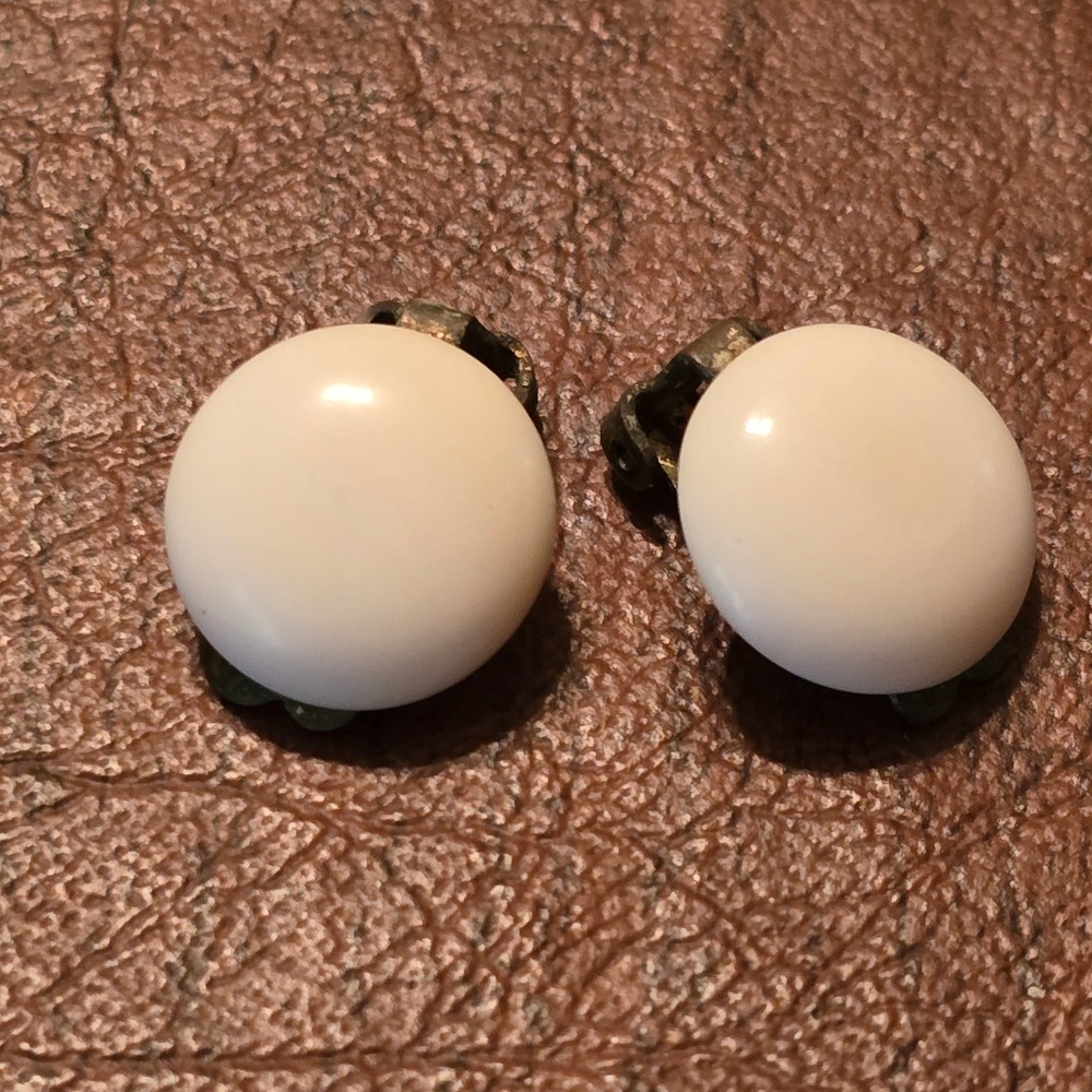 Vintage Creamy White Dome Clip On Earrings Round Cabochon Studs Brass Tone Metal